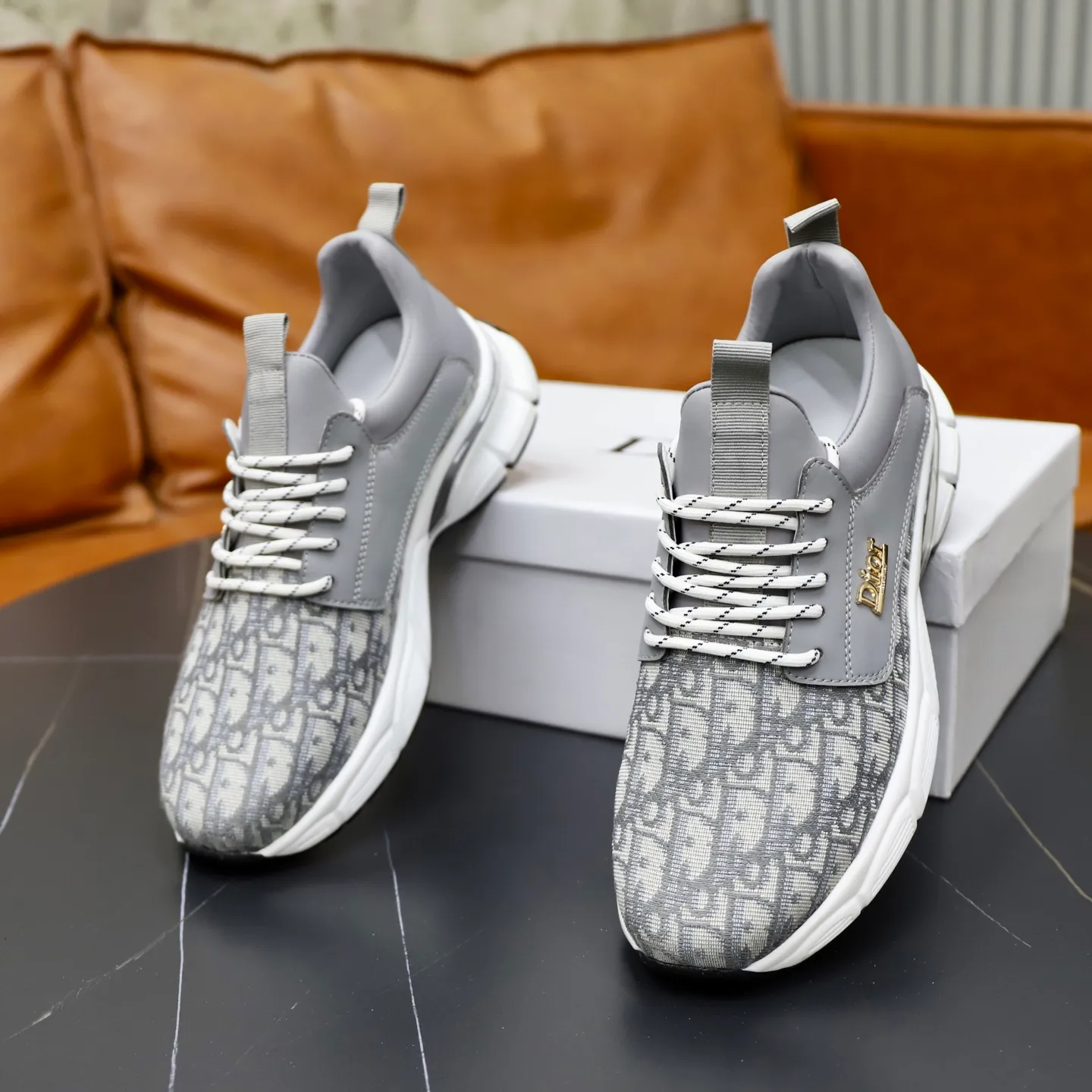 Ex-factory price: 420💰🙅‍♂️🙅‍♂️🙅‍♂️ Brand: Dior Standard code: 38-44 (45 customized) Grade: Same as the official website Material: Original cowhide stitching surface Comfortable and breathable lining Lightweight wear-resistant outsole Style category: Men's fashionable casual shoes Running sneakers Distinguished luxury brand elements Top luxury Color: Actual picture color